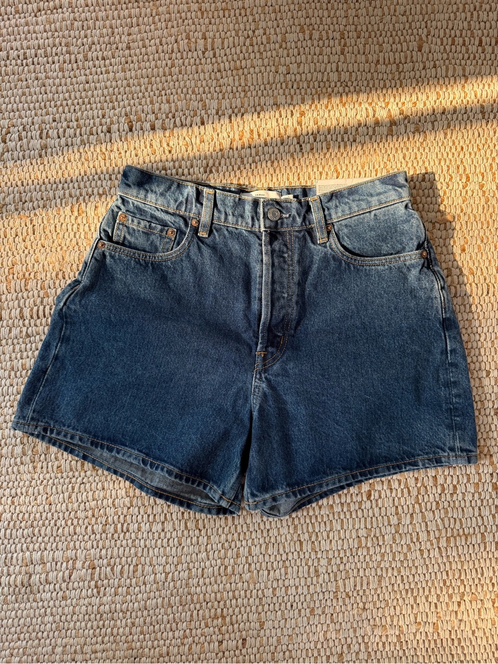 & Other Stories High-Waisted Denim Shorts – Size 6 – Medium Wash